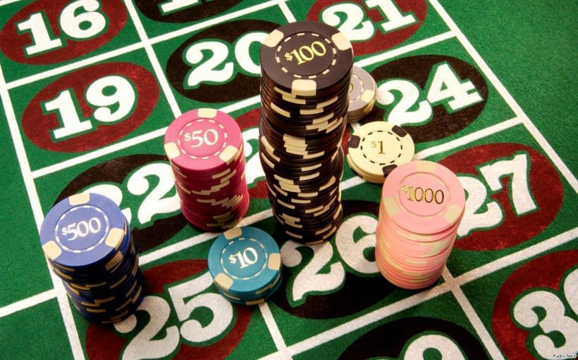 pencet138 login live-dealer table room on mobile showing roulette, blackjack, and baccarat tables